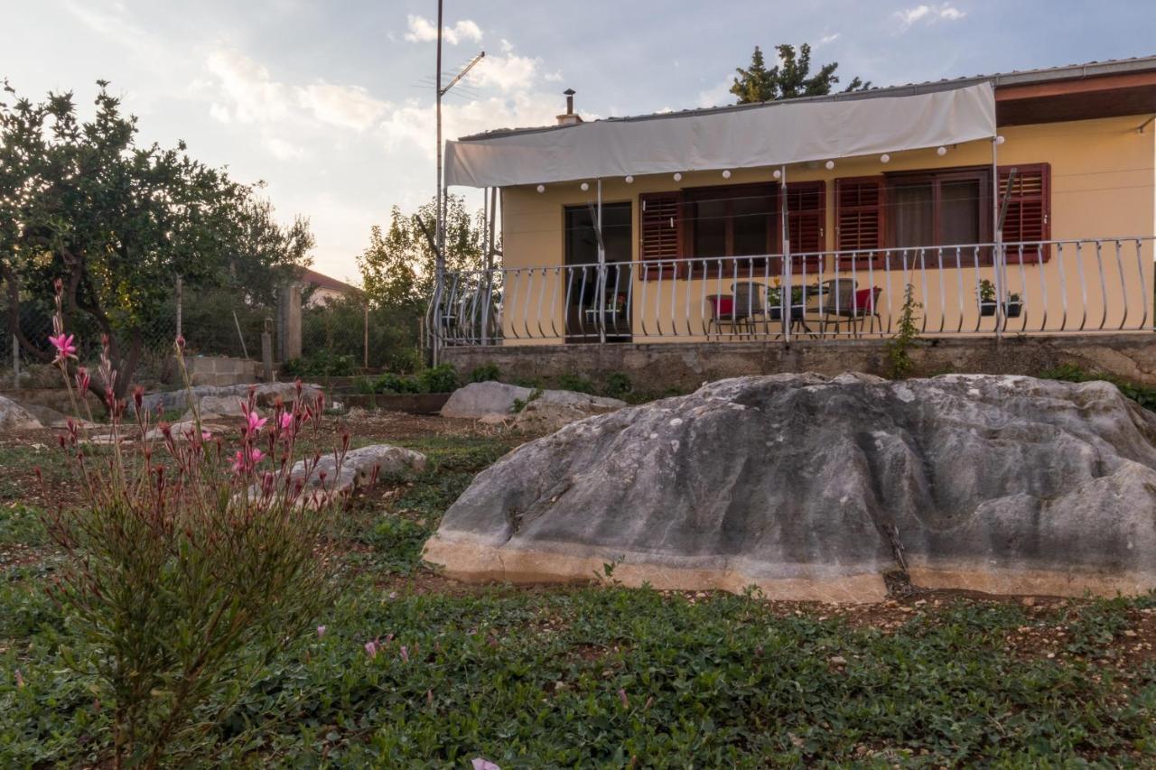 Apartments With A Parking Space Kastel Stafilic, Kastela - 16086 Екстериор снимка