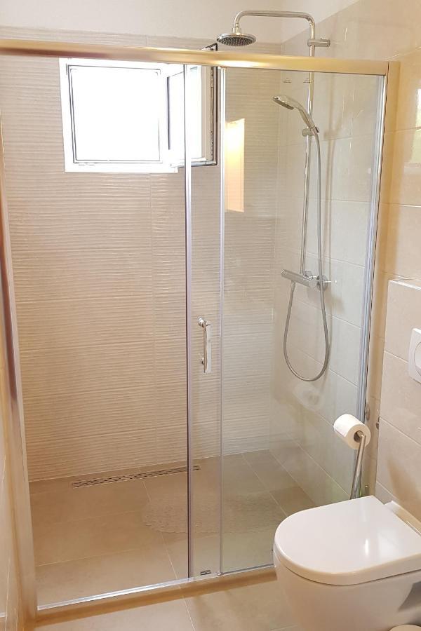 Apartments With A Parking Space Kastel Stafilic, Kastela - 16086 Екстериор снимка
