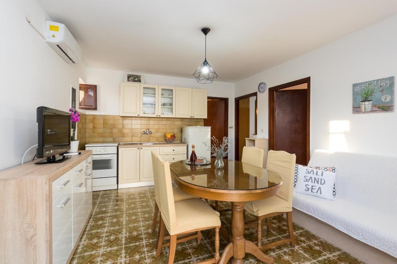 Apartments With A Parking Space Kastel Stafilic, Kastela - 16086 Екстериор снимка