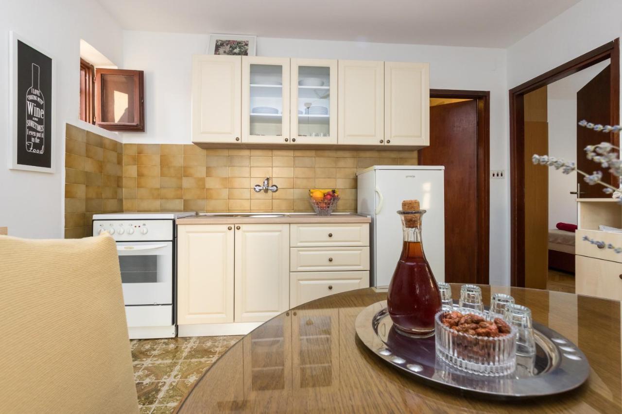 Apartments With A Parking Space Kastel Stafilic, Kastela - 16086 Екстериор снимка