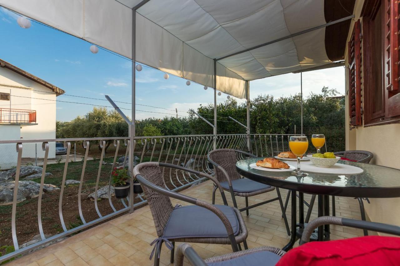 Apartments With A Parking Space Kastel Stafilic, Kastela - 16086 Екстериор снимка