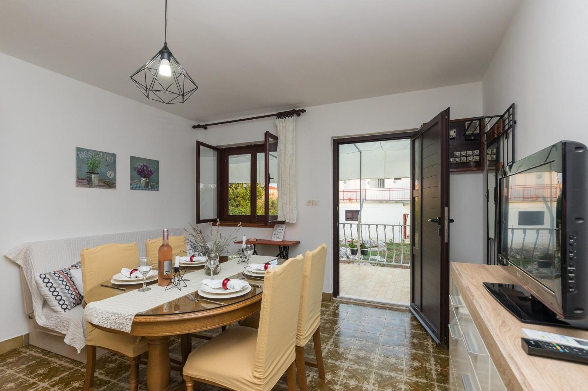 Apartments With A Parking Space Kastel Stafilic, Kastela - 16086 Стая снимка