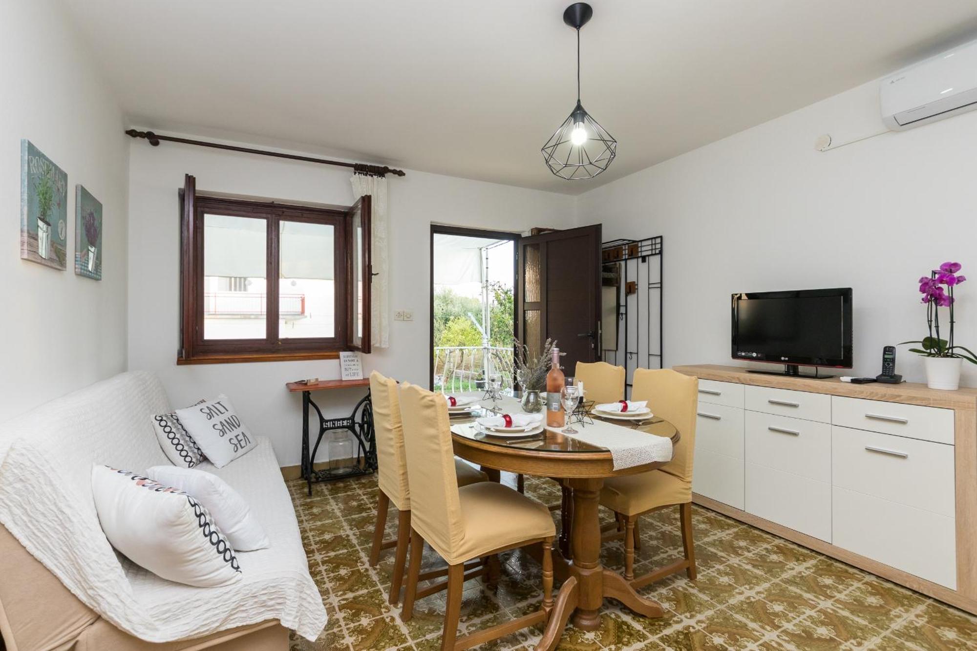 Apartments With A Parking Space Kastel Stafilic, Kastela - 16086 Екстериор снимка